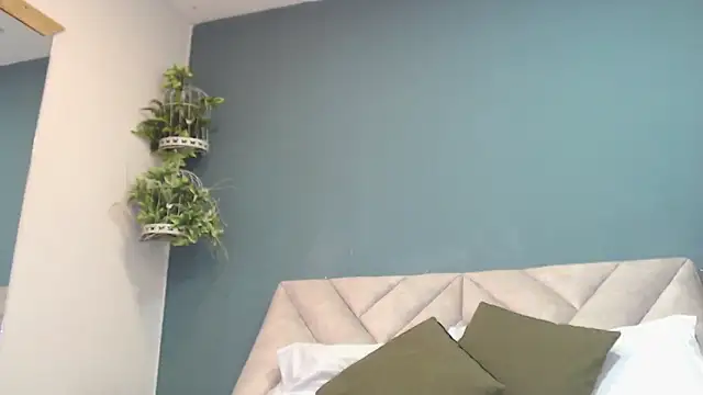 Snapshot of SharisWillian chatting on November 2025 03:38:01 AM SharisWillian online show from November 2025 03:38:01 AM