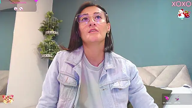 Snapshot of SharisWillian chatting on November 2025 03:42:02 AM SharisWillian online show from November 2025 03:42:02 AM