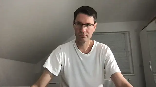 Snapshot of zxzx_cam1 chatting on December 2024 04:46:02 PM zxzx cam1 online show from December 2024 04:46:02 PM