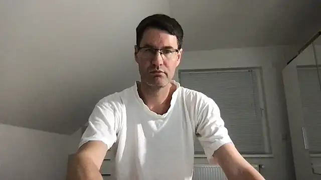 Snapshot of zxzx_cam1 chatting on December 2024 08:34:02 PM zxzx cam1 online show from December 2024 08:34:02 PM