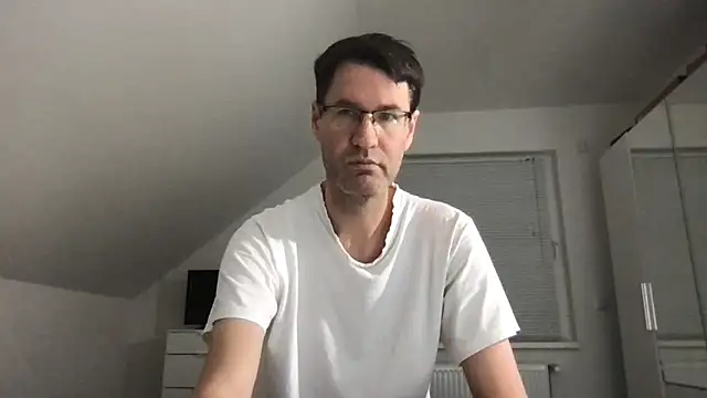 Snapshot of zxzx_cam1 chatting on January 2025 03:53:02 PM zxzx cam1 online show from January 2025 03:53:02 PM