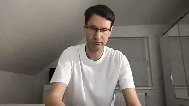 Snapshot of zxzx_cam1 chatting on February 2025 04:33:01 PM zxzx cam1 online show from February 2025 04:33:01 PM