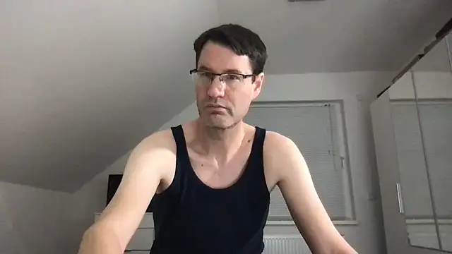 Snapshot of zxzx_cam1 chatting on February 2025 10:44:02 PM zxzx cam1 online show from February 2025 10:44:02 PM