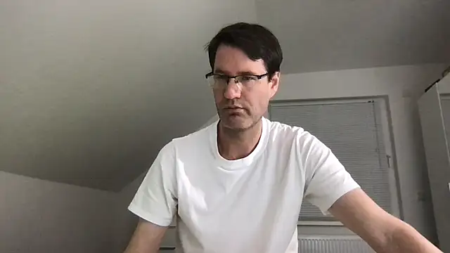 Snapshot of zxzx_cam1 chatting on February 2025 05:18:02 PM zxzx cam1 online show from February 2025 05:18:02 PM