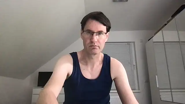 Snapshot of zxzx_cam1 chatting on March 2025 03:50:02 PM zxzx cam1 online show from March 2025 03:50:02 PM