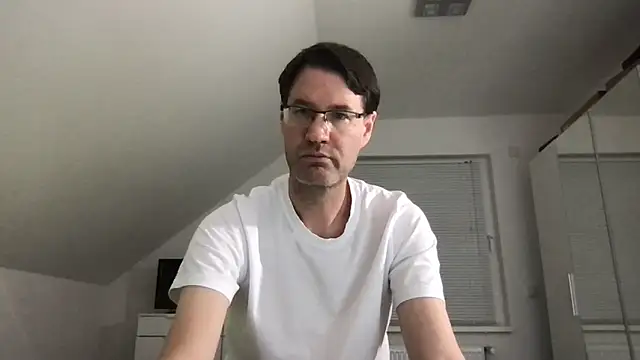 Snapshot of zxzx_cam1 chatting on March 2025 04:04:01 PM zxzx cam1 online show from March 2025 04:04:01 PM