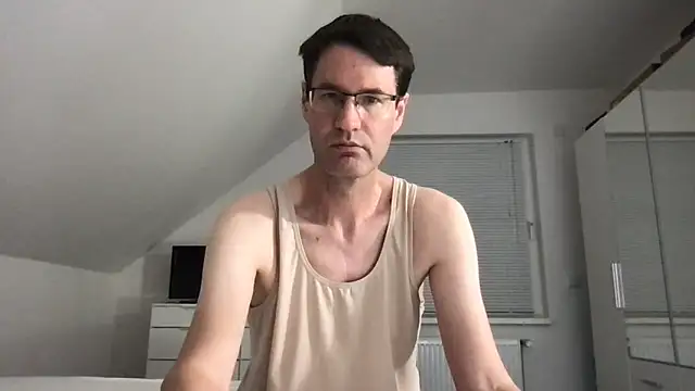 Snapshot of zxzx_cam1 chatting on September 2025 03:45:02 PM zxzx cam1 online show from September 2025 03:45:02 PM