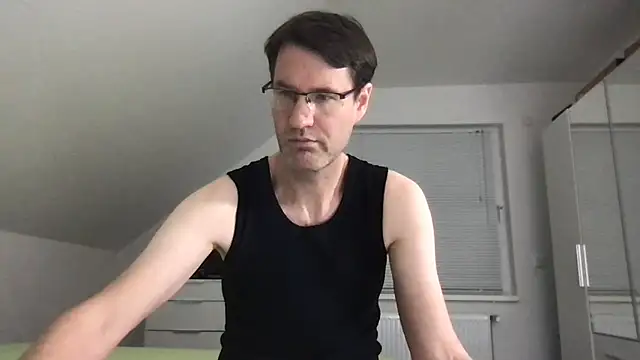 Snapshot of zxzx_cam1 chatting on October 2025 03:10:02 PM zxzx cam1 online show from October 2025 03:10:02 PM