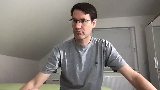 Snapshot of zxzx_cam1 chatting on October 2025 05:33:01 PM zxzx cam1 online show from October 2025 05:33:01 PM