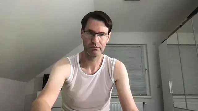 Snapshot of zxzx_cam1 chatting on October 2025 03:12:01 PM zxzx cam1 online show from October 2025 03:12:01 PM