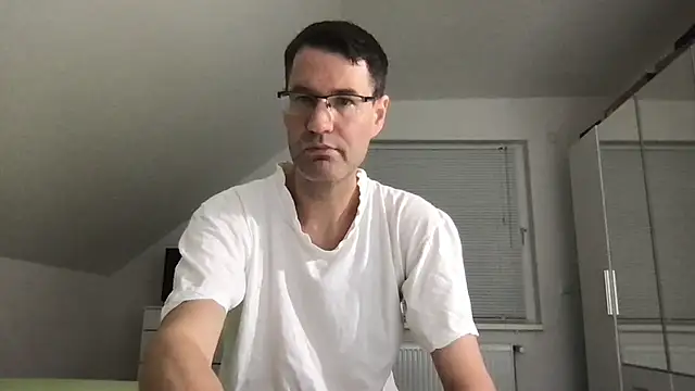 Snapshot of zxzx_cam1 chatting on November 2025 04:09:01 PM zxzx cam1 online show from November 2025 04:09:01 PM