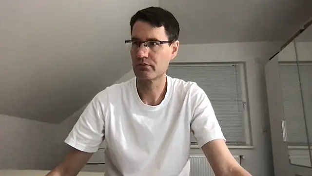 Snapshot of zxzx_cam1 chatting on November 2025 06:28:01 PM zxzx cam1 online show from November 2025 06:28:01 PM