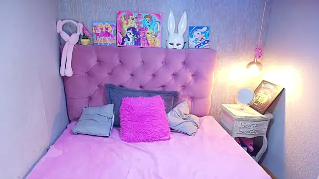 charlottemoonxz online show from February 2026 06:52:01 PM