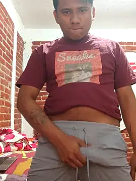 Snapshot of Cris_ale1218 chatting on November 2025 05:07:02 AM Cris ale1218 online show from November 2025 05:07:02 AM