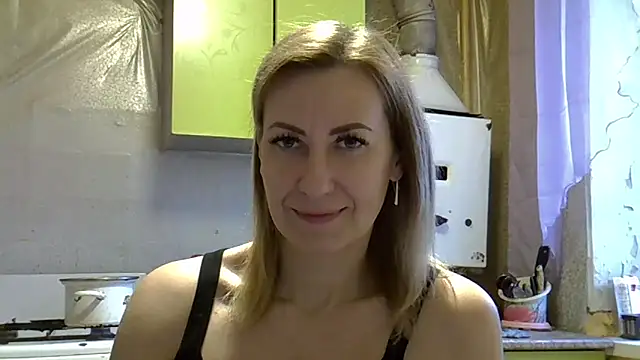 Snapshot of AshleyXHoney chatting on December 2024 06:25:02 AM AshleyXHoney online show from December 2024 06:25:02 AM