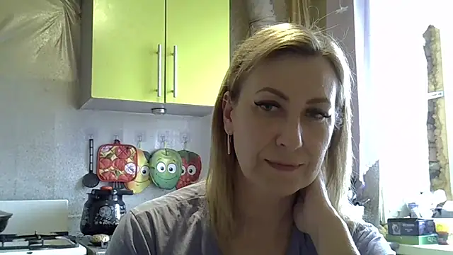 Snapshot of AshleyXHoney chatting on March 2025 07:42:02 AM AshleyXHoney online show from March 2025 07:42:02 AM