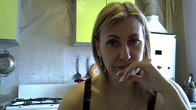 Snapshot of AshleyXHoney chatting on March 2025 09:09:02 AM AshleyXHoney online show from March 2025 09:09:02 AM