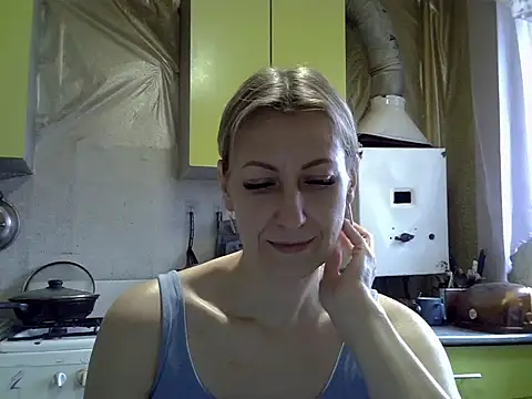 Snapshot of AshleyXHoney chatting on November 2025 07:08:02 AM AshleyXHoney online show from November 2025 07:08:02 AM