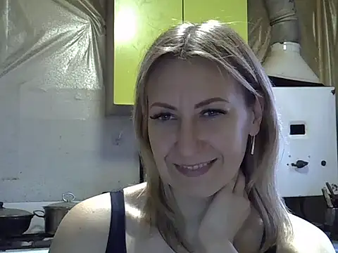 Snapshot of AshleyXHoney chatting on December 2025 07:14:02 AM AshleyXHoney online show from December 2025 07:14:02 AM