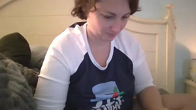 Snapshot of MilfyMrsRobinson chatting on December 2025 02:00:02 PM MilfyMrsRobinson online show from December 2025 02:00:02 PM