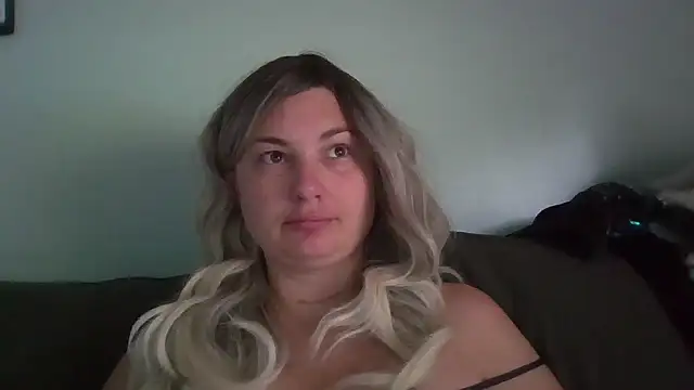 Snapshot of MilfyMrsRobinson chatting on June 2026 01:01:02 PM MilfyMrsRobinson online show from June 2026 01:01:02 PM