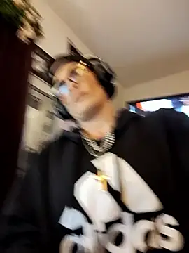 Snapshot of NarleySinn chatting on October 2025 05:14:01 PM NarleySinn online show from October 2025 05:14:01 PM