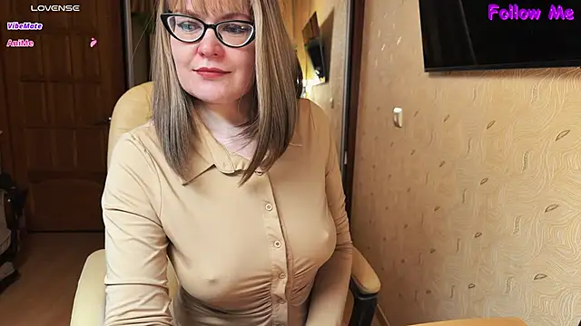 Snapshot of MyLadySkyLuck chatting on June 2026 05:16:02 PM MyLadySkyLuck online show from June 2026 05:16:02 PM