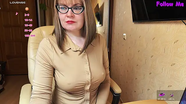 Snapshot of MyLadySkyLuck chatting on June 2026 05:22:01 PM MyLadySkyLuck online show from June 2026 05:22:01 PM
