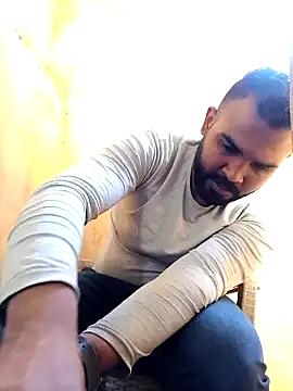 Snapshot of ListedLoin chatting on January 2025 07:28:01 AM ListedLoin online show from January 2025 07:28:01 AM