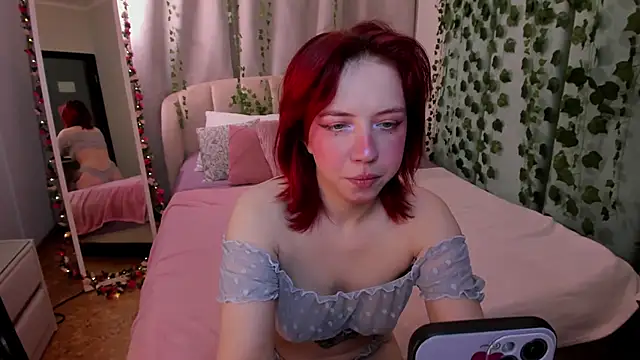 Love is Lola online show from December 2025 12:15:01 AM