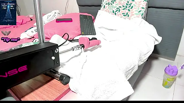 Snapshot of blondeb201 chatting on December 2024 10:56:01 PM blondeb201 online show from December 2024 10:56:01 PM