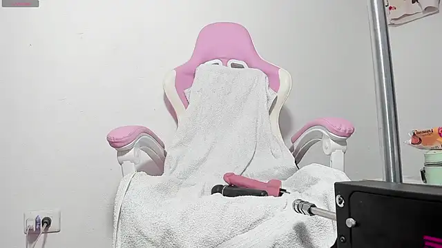 Snapshot of blondeb201 chatting on March 2025 01:53:02 AM blondeb201 online show from March 2025 01:53:02 AM