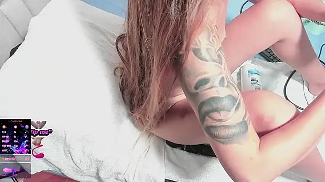 Snapshot of blondeb201 chatting on September 2025 12:58:02 AM blondeb201 online show from September 2025 12:58:02 AM