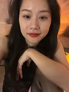 Eliza-E online show from December 2025 01:28:01 PM