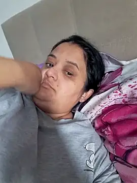 Snapshot of sarahhh1987 chatting on April 2026 06:13:02 PM sarahhh1987 online show from April 2026 06:13:02 PM