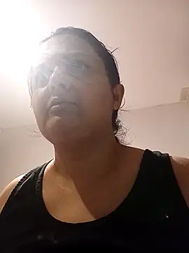 Snapshot of sarahhh1987 chatting on April 2026 07:52:02 PM sarahhh1987 online show from April 2026 07:52:02 PM