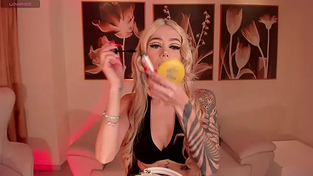 HannaConnor  online show from November 2025 08:53:01 PM