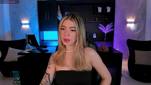 ViolettHansson online show from November 2025 07:14:02 PM