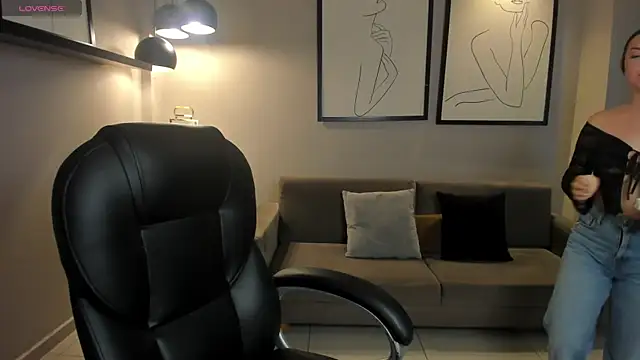 AliceHarper  online show from May 2026 03:52:02 PM