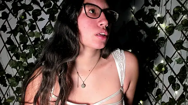 CoralineSanchez online show from November 2025 07:13:01 PM