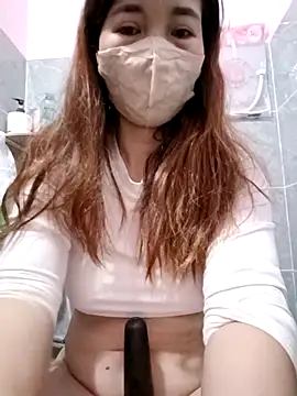 Snapshot of M_yiyi chatting on November 2025 11:08:02 PM M yiyi online show from November 2025 11:08:02 PM