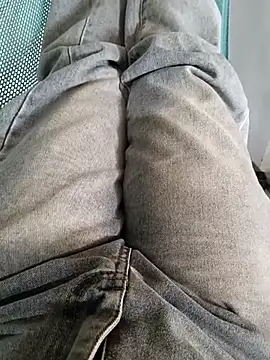 Snapshot of M_yiyi chatting on December 2025 07:17:01 AM M yiyi online show from December 2025 07:17:01 AM