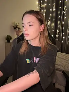 Snapshot of _MayShy_ chatting on December 2024 05:10:01 PM  MayShy  online show from December 2024 05:10:01 PM