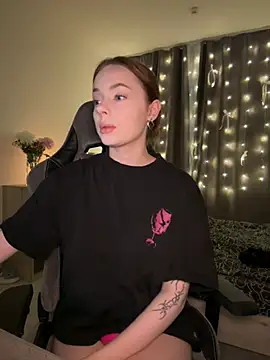 Snapshot of _MayShy_ chatting on December 2024 08:10:02 PM  MayShy  online show from December 2024 08:10:02 PM