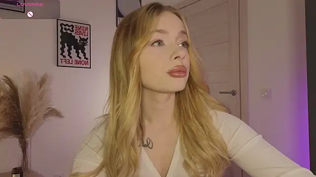 Snapshot of _MayShy_ chatting on March 2025 02:35:02 PM  MayShy  online show from March 2025 02:35:02 PM