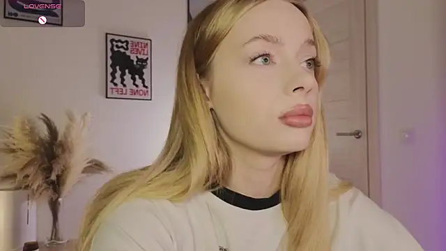 Snapshot of _MayShy_ chatting on March 2025 05:58:01 PM  MayShy  online show from March 2025 05:58:01 PM