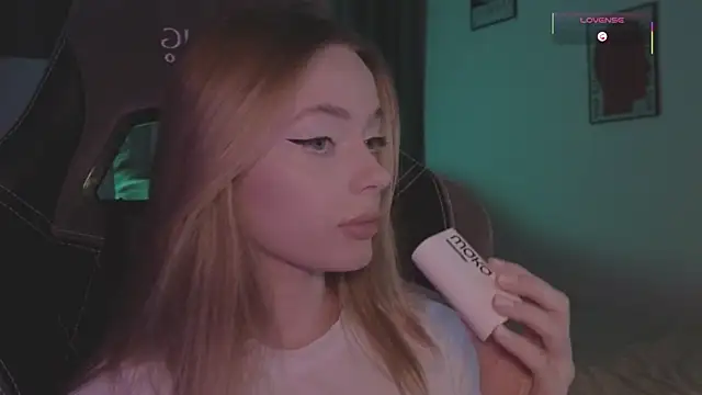 Snapshot of _MayShy_ chatting on September 2025 06:53:02 PM  MayShy  online show from September 2025 06:53:02 PM