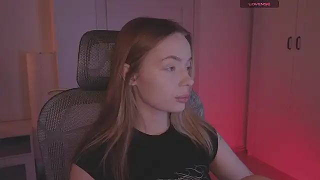 Snapshot of _MayShy_ chatting on October 2025 01:18:01 PM  MayShy  online show from October 2025 01:18:01 PM