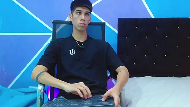 jhony-sex online show from February 2025 06:42:01 AM