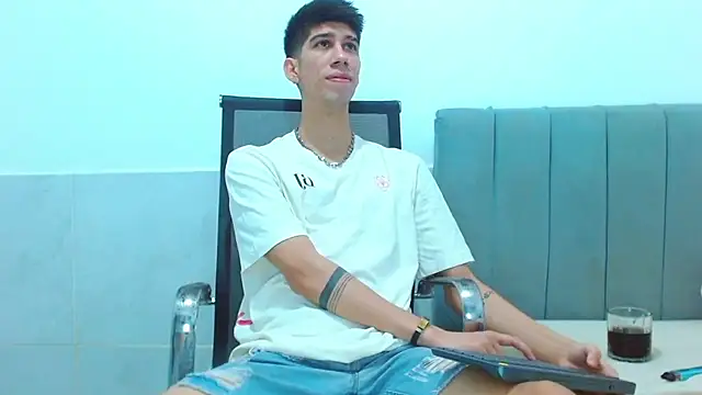 jhony-sex online show from February 2026 04:41:02 AM